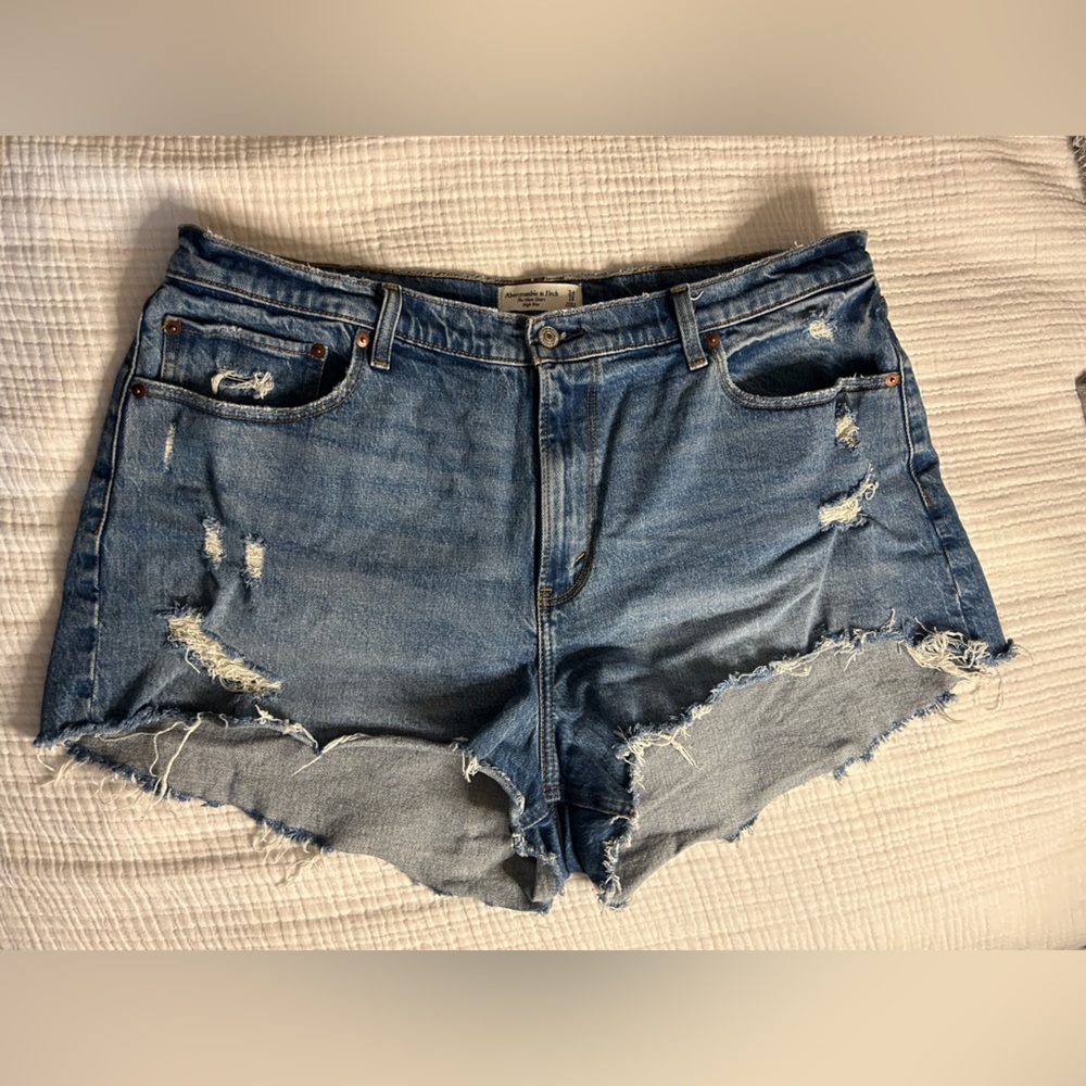 Abercrombie Mom Short High Rise